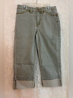 Jeanstar Pre-loved Women's Straight Leg Cuffed Jeans in Sage Green Size 6P
